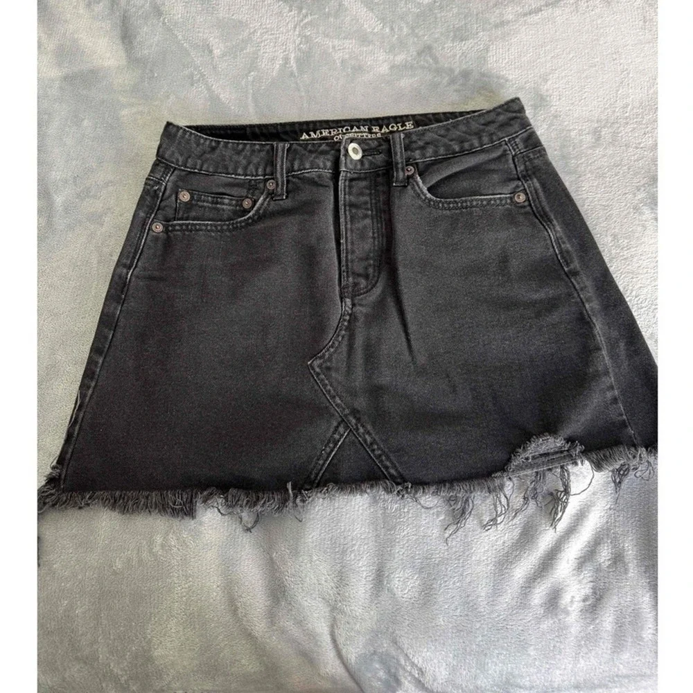 American Eagle AE Skirt Jean 4‎ Pocket Mini Black Denim Frayed Hem Y2K Design